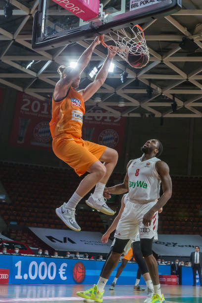 代足球的运 代足球的运