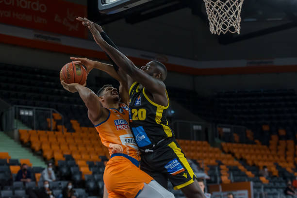 两队攻守之 两队攻守之